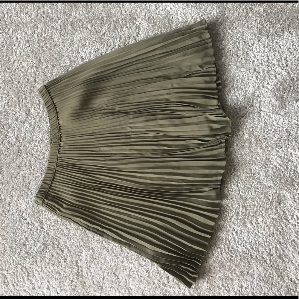Pleated military green skirt